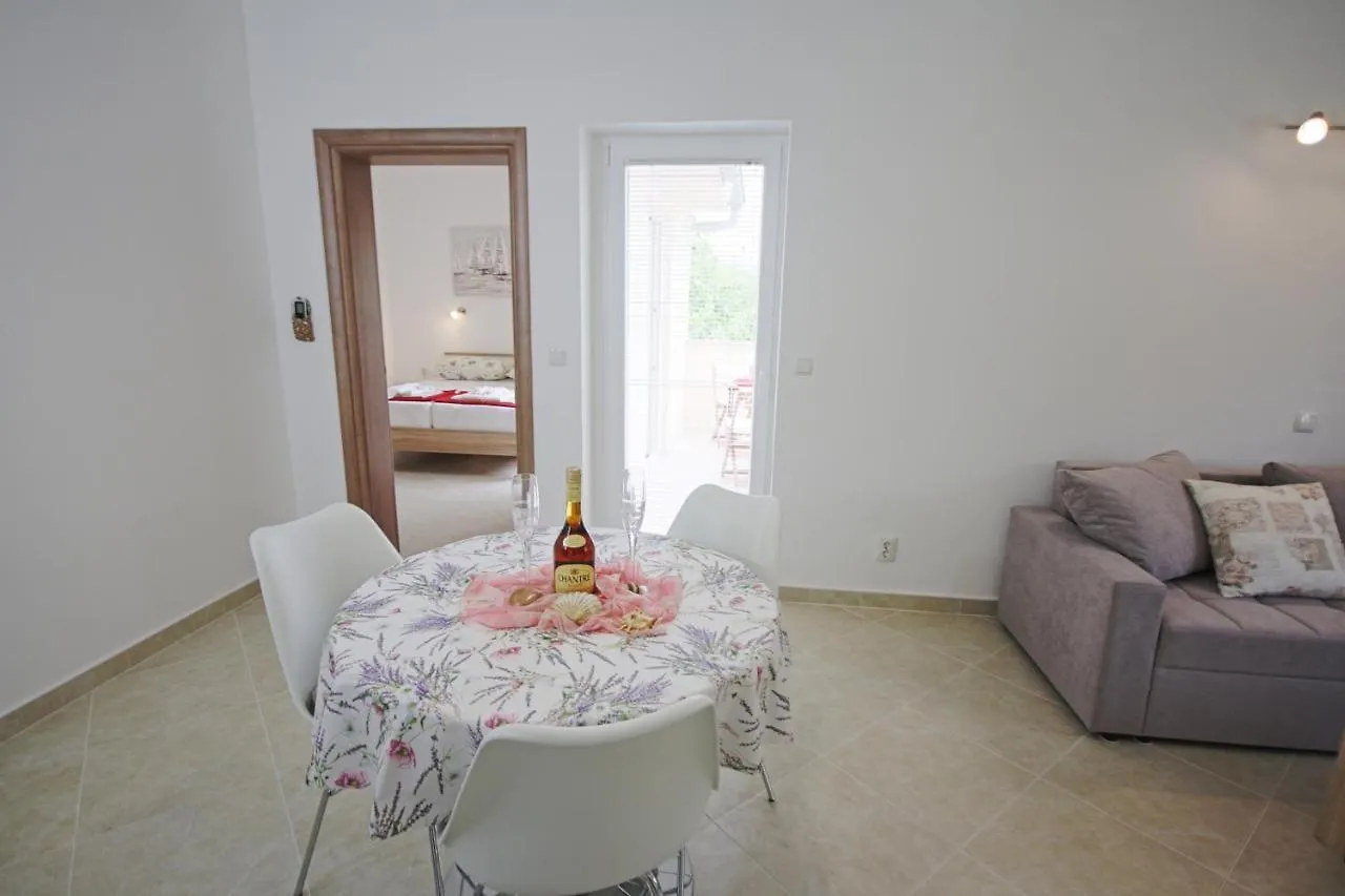Apartmani Srdoc Baška