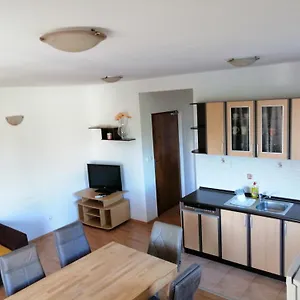 apartments-nada-trogir.hotels-in-trogir.com/