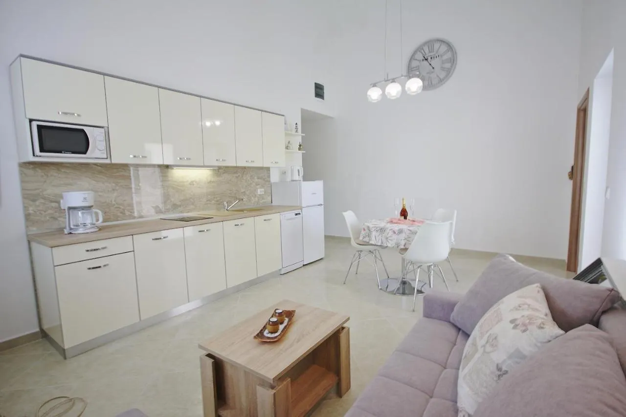 Apartmani Srdoc Baska  0*, Baska (Krk) Croatia